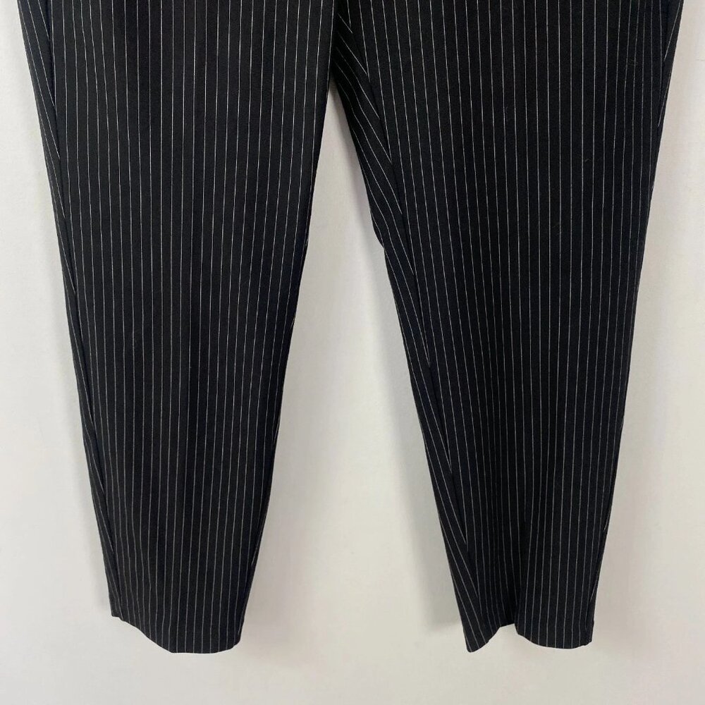 Liverpool Kayla Pull On Trouser Ankle Pants Size 8/29 Black White Pinstripe - Picture 4 of 4